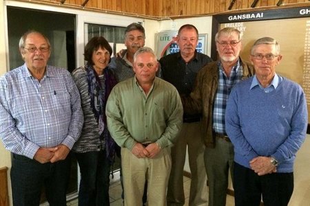  Nuwe komitee vlnr:  Pierre Pieters, Gina Esterhuizen, Jakkie Beukes, Bev Swart, Johan Pieterse en Daan Victor.  Voor: Jacques Nell.  Afwesig: Awie vd Merwe.